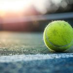 choi-tennis-co-tang-chieu-cao-khong